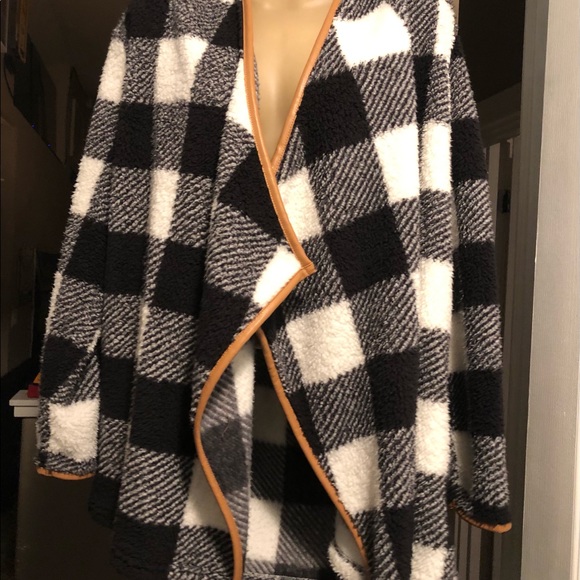 Plaid blk/wht teddy fleece draped cardigan. Large. - Picture 5 of 6